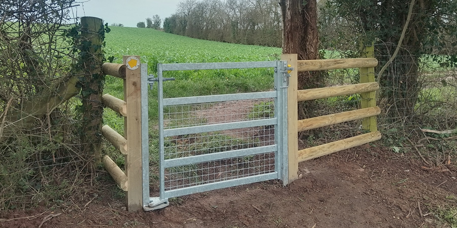 Self-closing gates for Footpaths